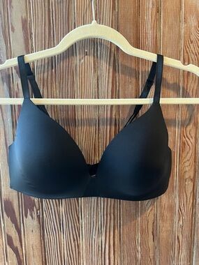 Chantelle Seamless Wireless Everyday T-Shirt Bra - Medium - Black